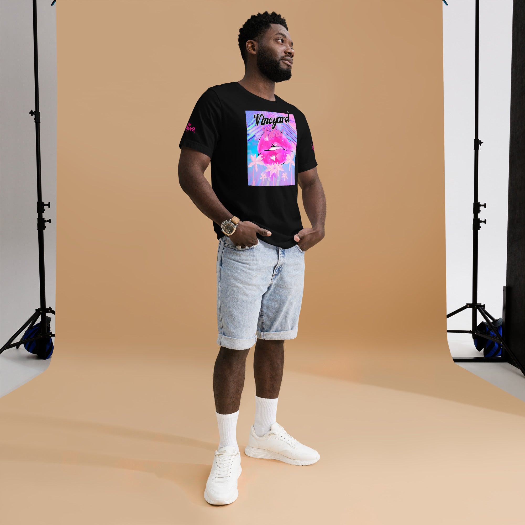 Vineyard Vibes Pink Palm Tree Print Diva Kiss - Unisex t-shirt