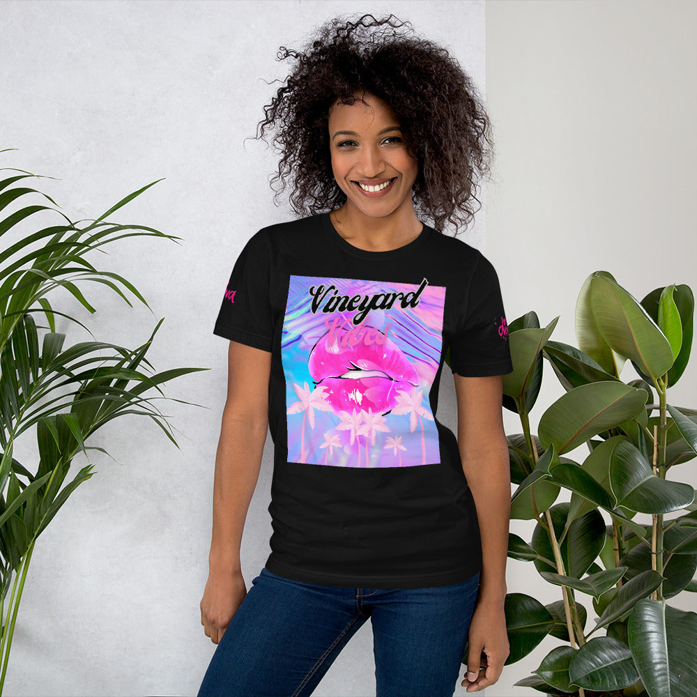 Vineyard Vibes Pink Palm Tree Print Diva Kiss - Unisex t-shirt
