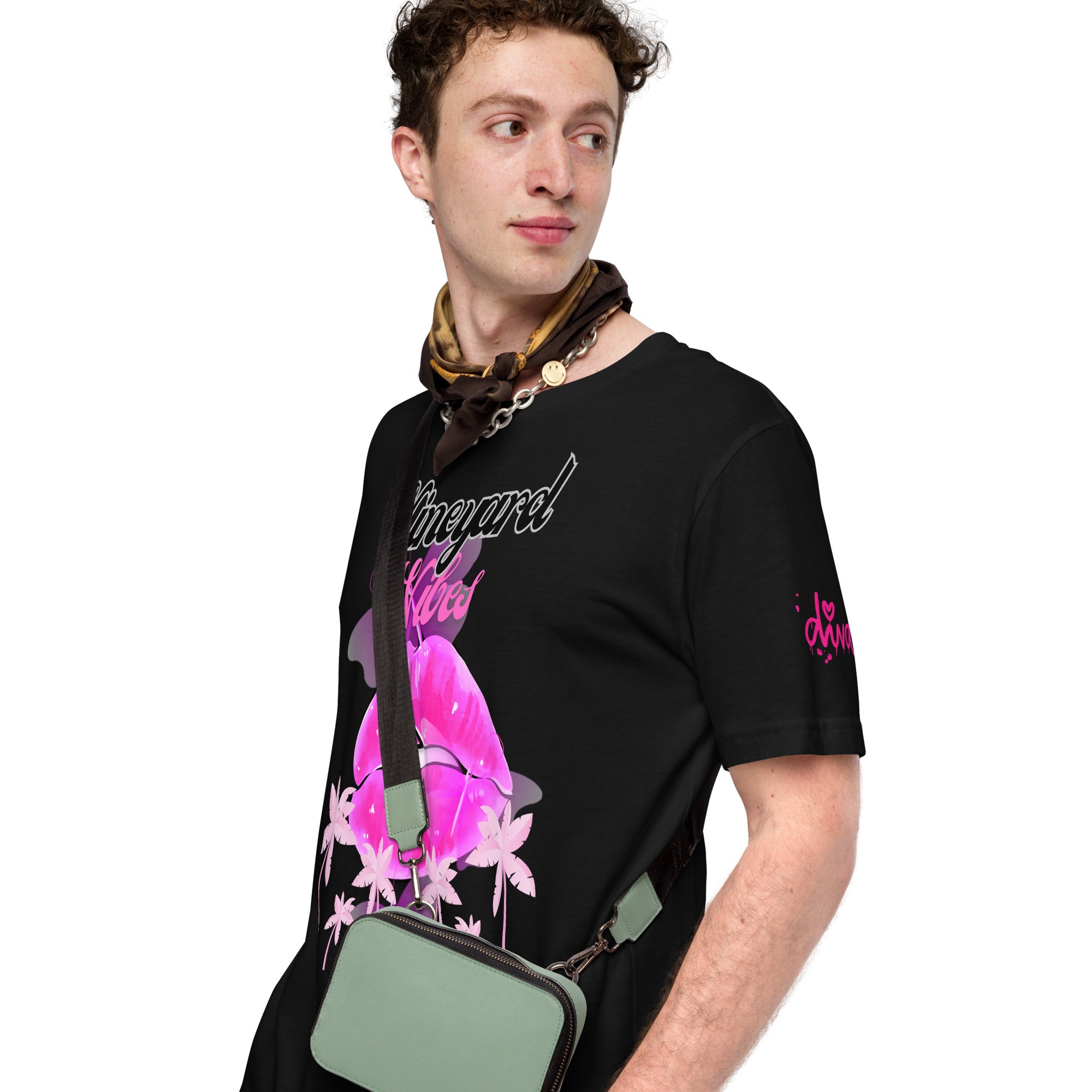 Vineyard Vibes Tropical Pink Print Diva Kiss - Unisex t-shirt Black