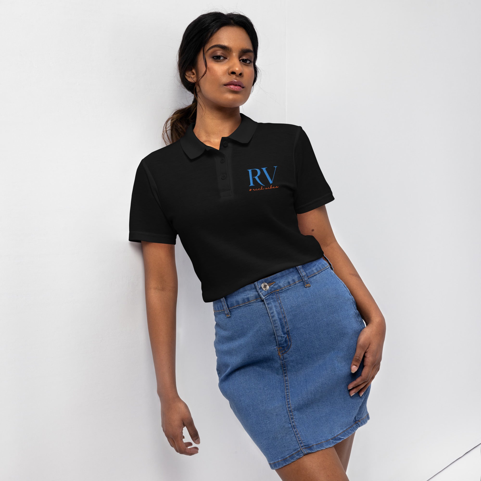 Rich Vibes RV Logo - Women’s pique polo shirt